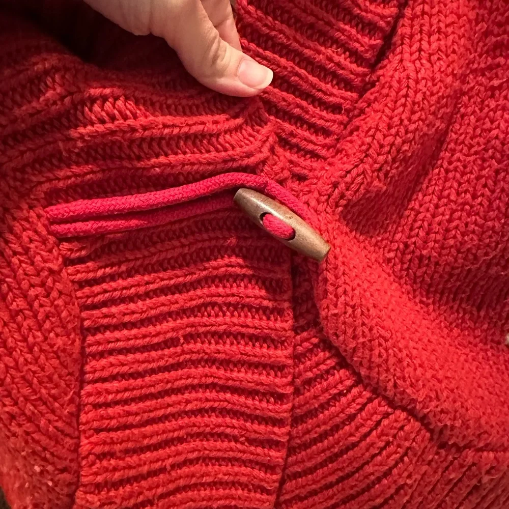 Vintage American Eagle Outfitters Red and Cream Cardigan - Picture 3 of 5